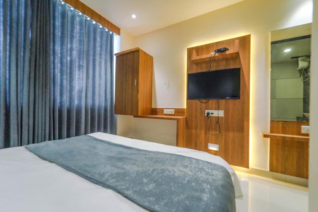 Hotel New Empire Ahmedabad Exterior photo