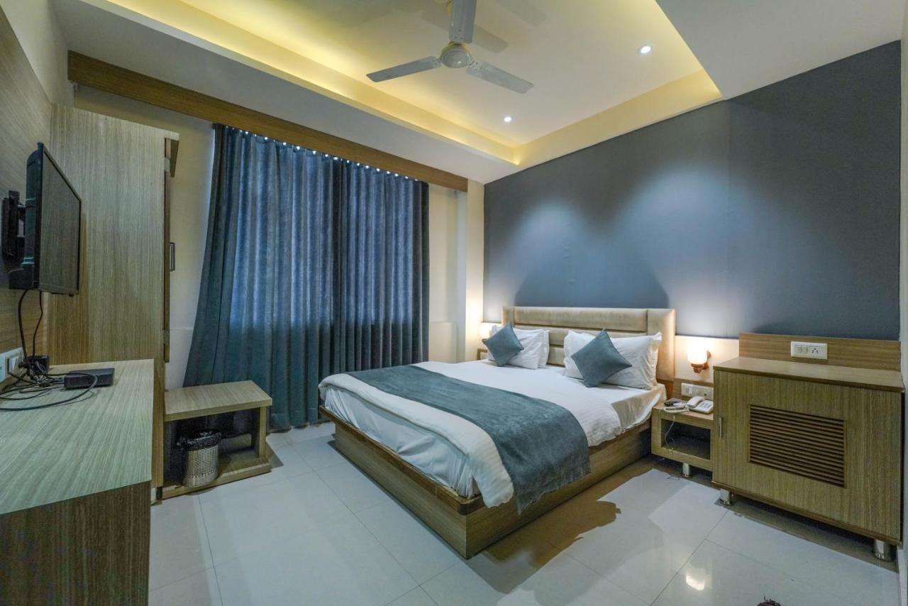 Hotel New Empire Ahmedabad Exterior photo