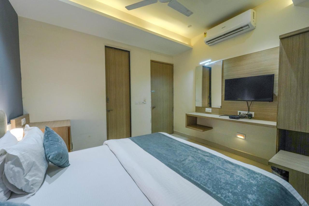 Hotel New Empire Ahmedabad Exterior photo