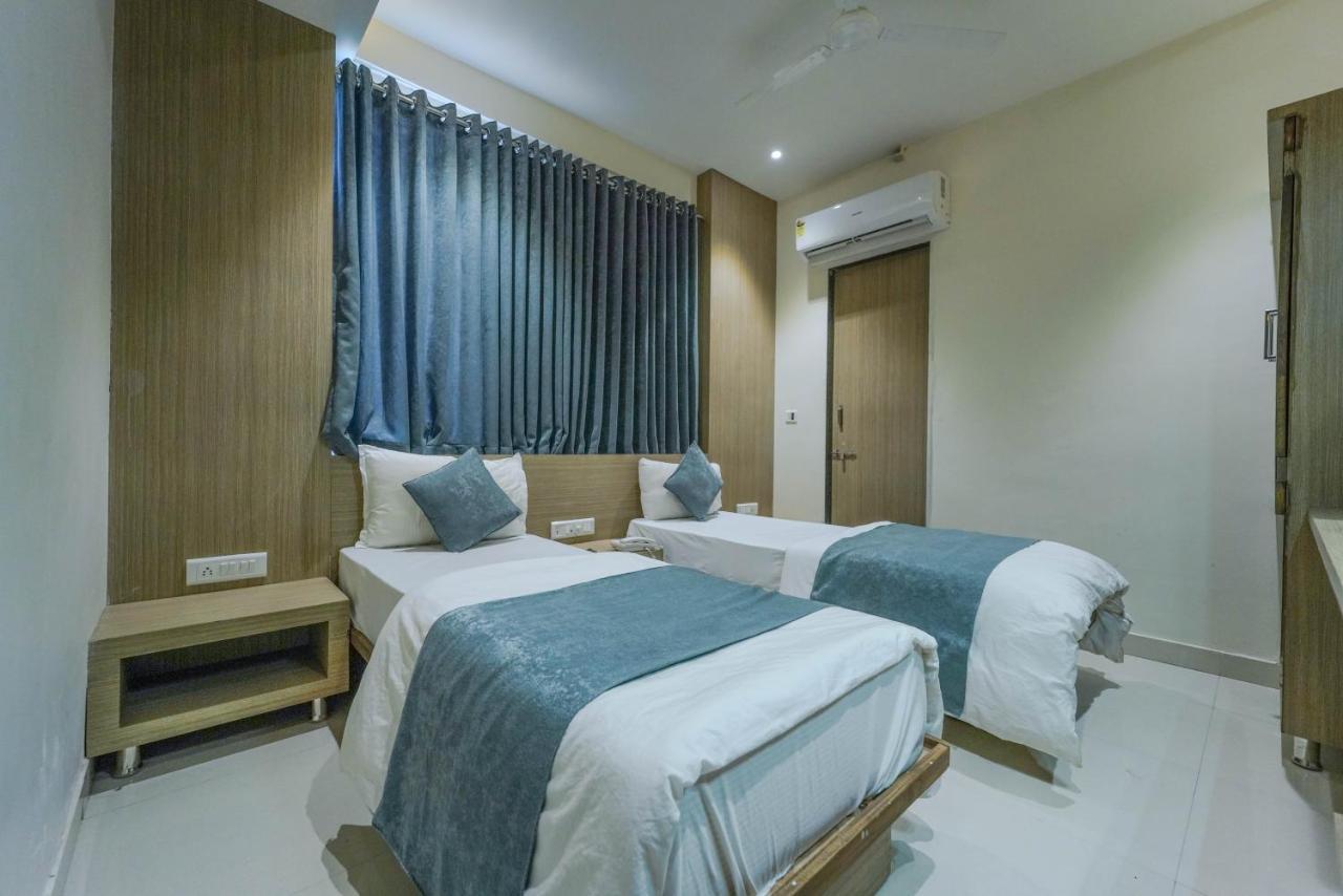 Hotel New Empire Ahmedabad Exterior photo
