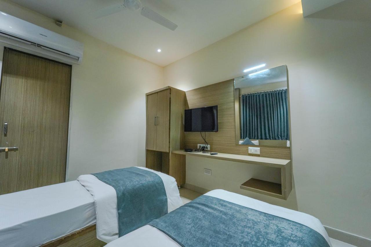 Hotel New Empire Ahmedabad Exterior photo